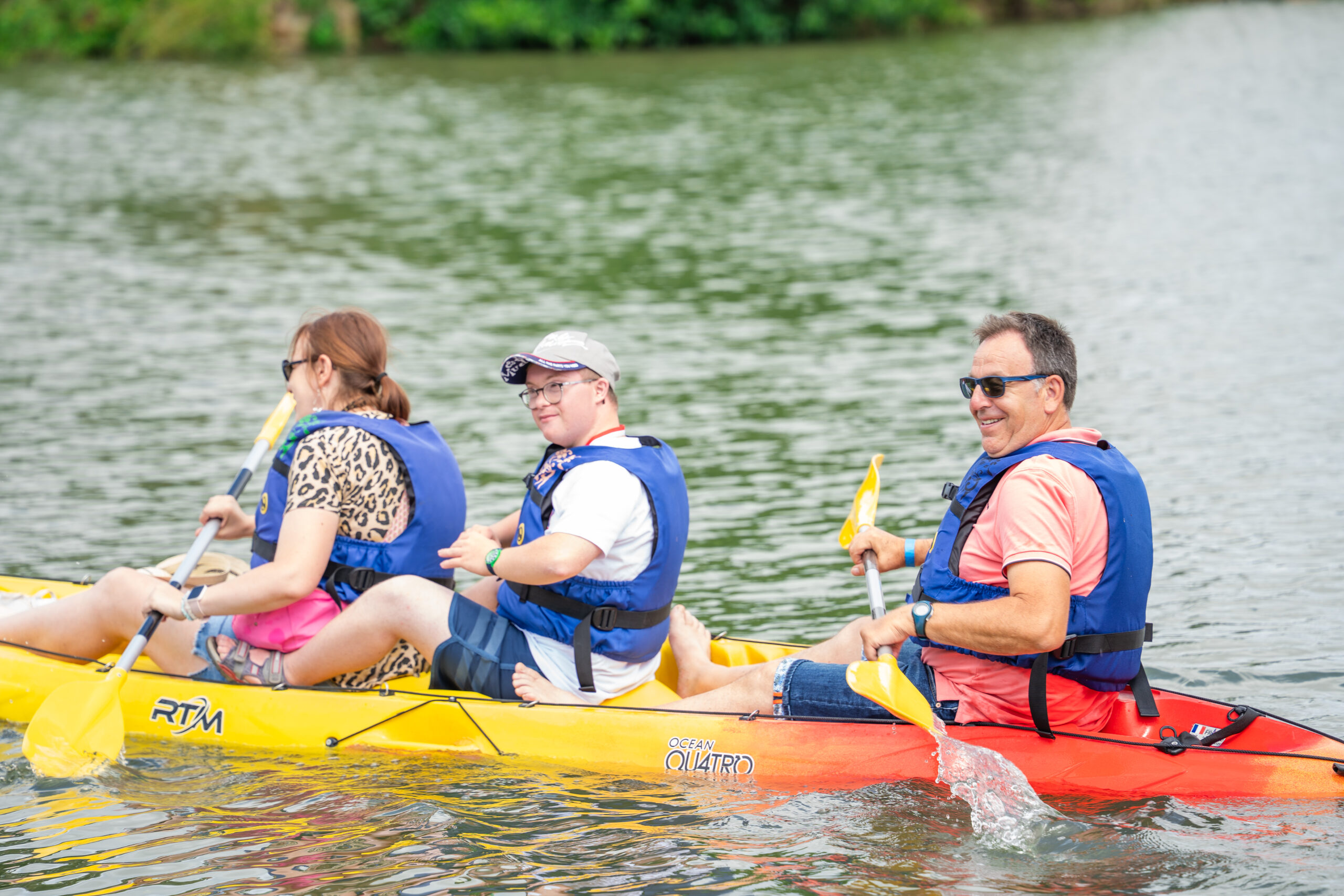 WC-NAUTIQUE 3 personnes dans un canoë kayak